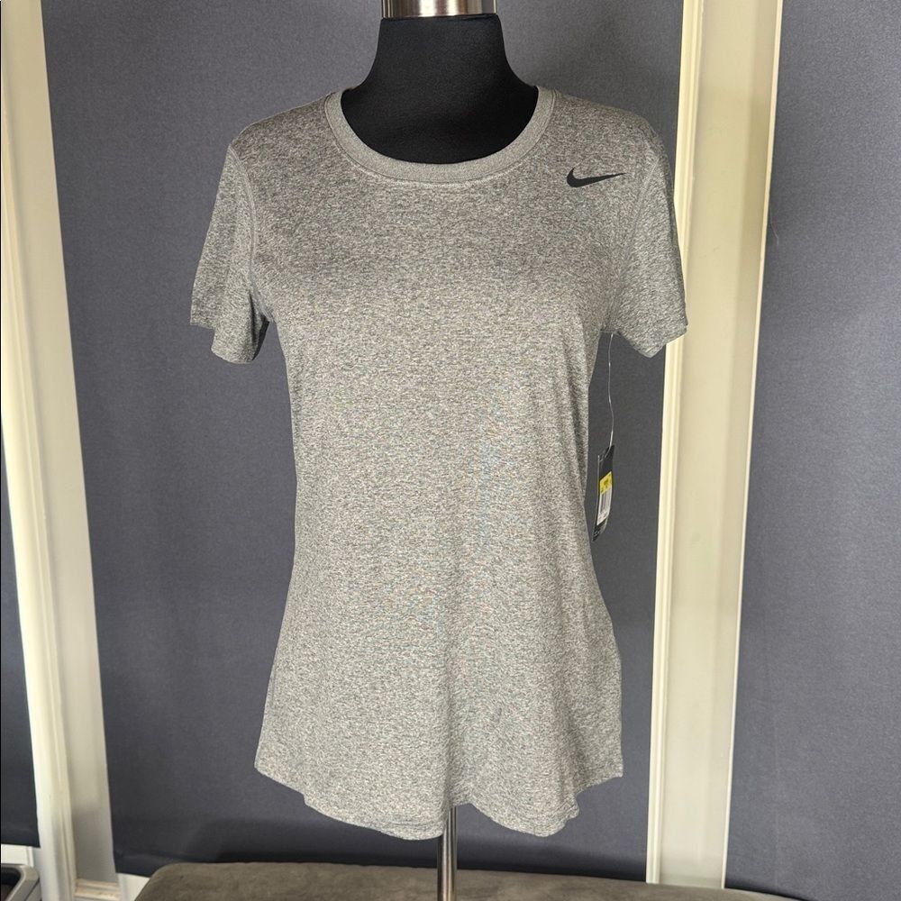Nike Women’s Gray Dri-Fit Training T-Shirt Short Sleeve 453181-091 Size M NWT